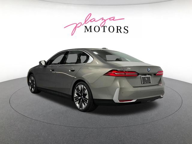 Certified 2026 BMW i5 eDrive40 w/ Premium Package AWD/4WD image 7