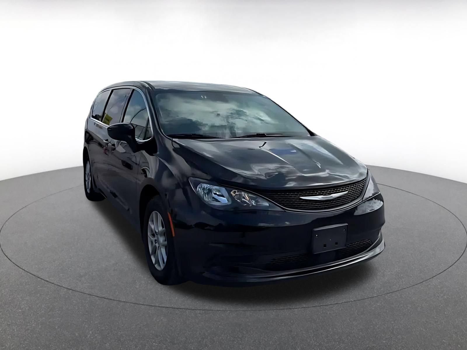 Used 2024 Chrysler Voyager LX FWD image 3