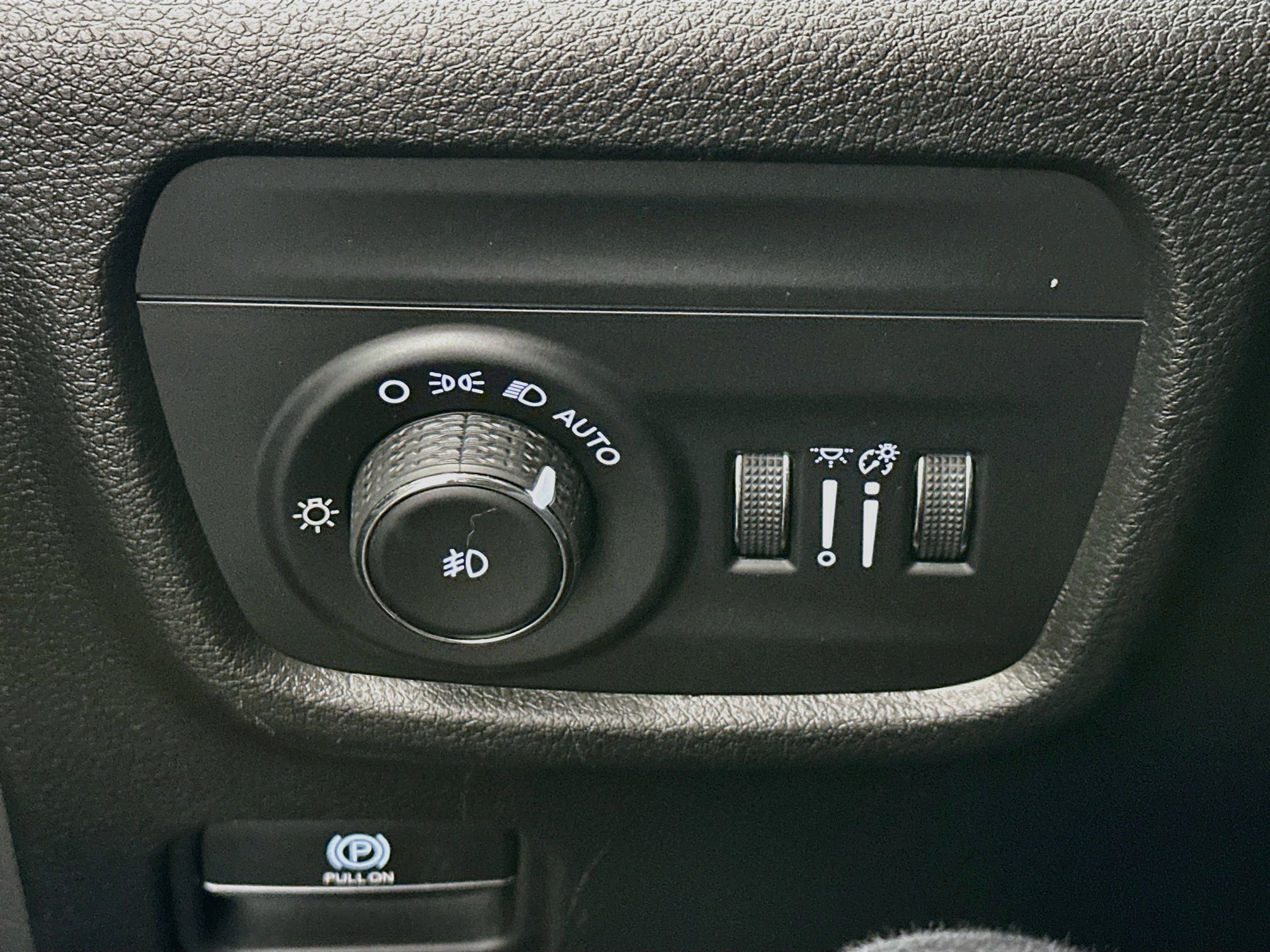Used 2023 Jeep Grand Cherokee Limited AWD/4WD image 17