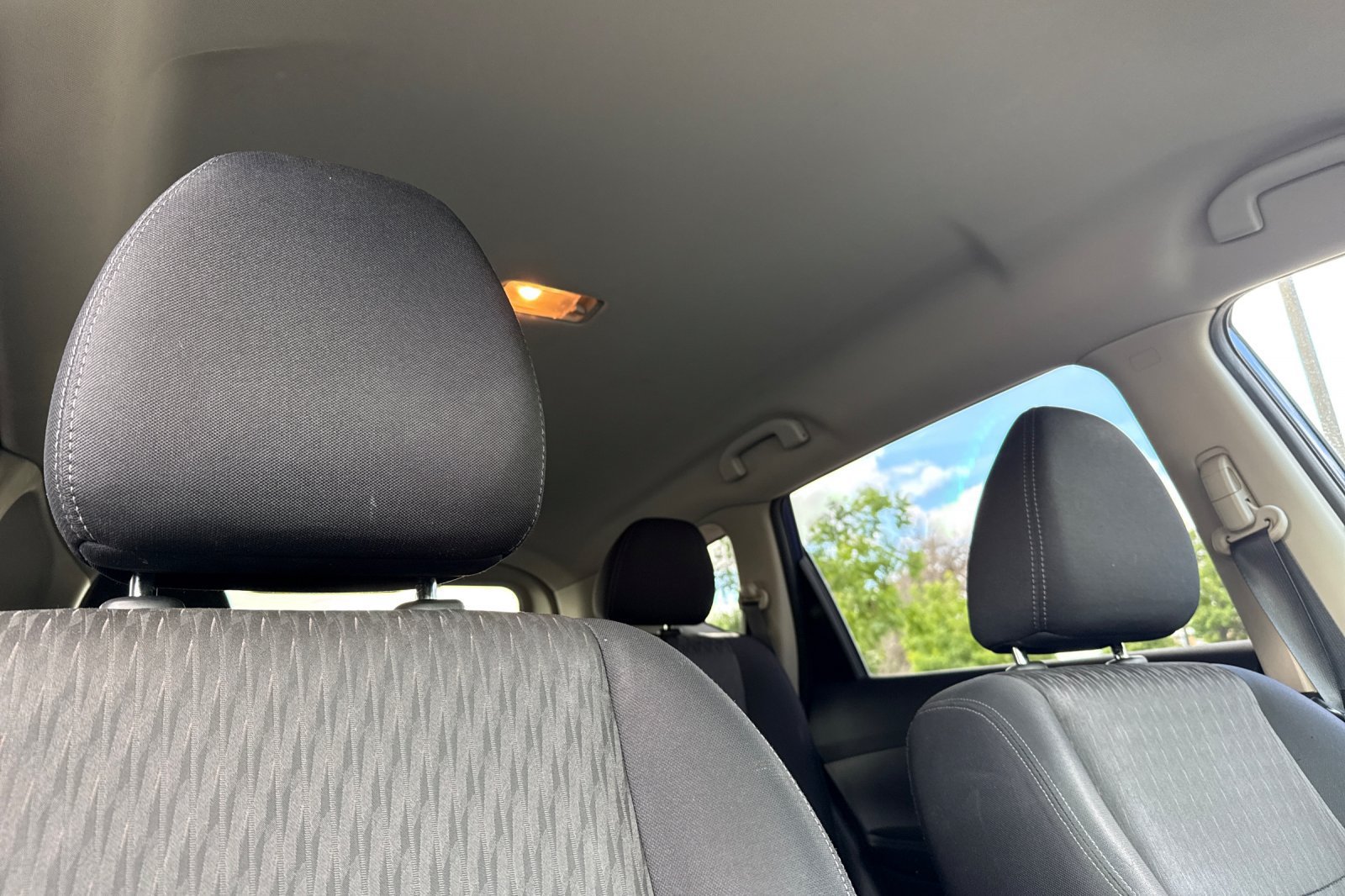 Used 2018 Nissan Rogue SV FWD image 25