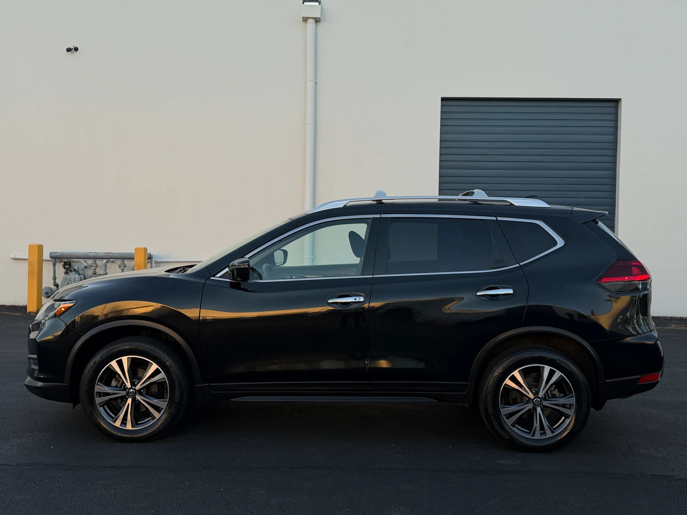 Used 2019 Nissan Rogue SV w/ Premium Package AWD/4WD image 2