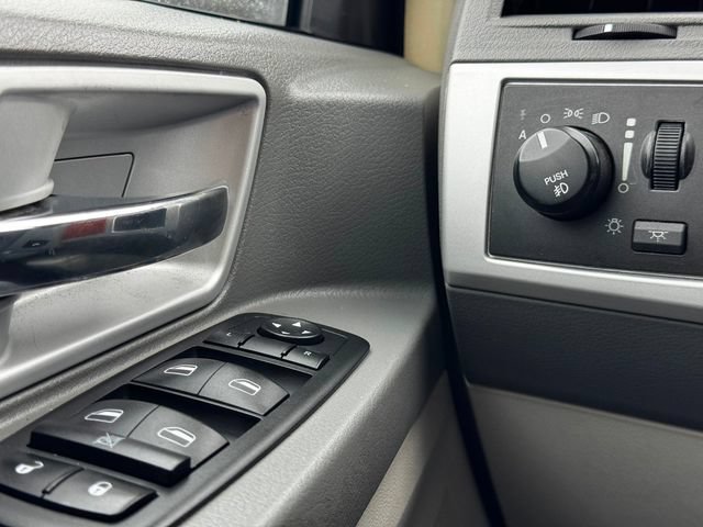 Used 2008 Chrysler Town & Country Touring w/ Flexible Seating Group FWD image 11