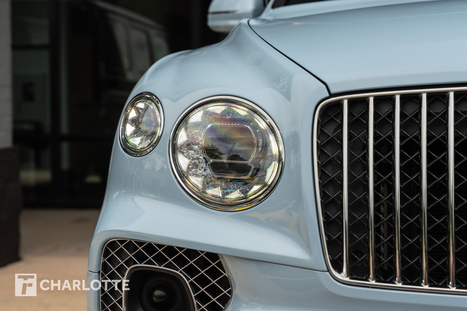 Used 2023 Bentley Bentayga Extended Wheelbase image 3