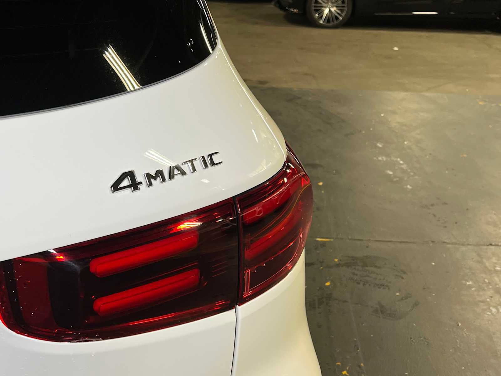 Used 2025 Mercedes-Benz GLB 250 4MATIC image 17