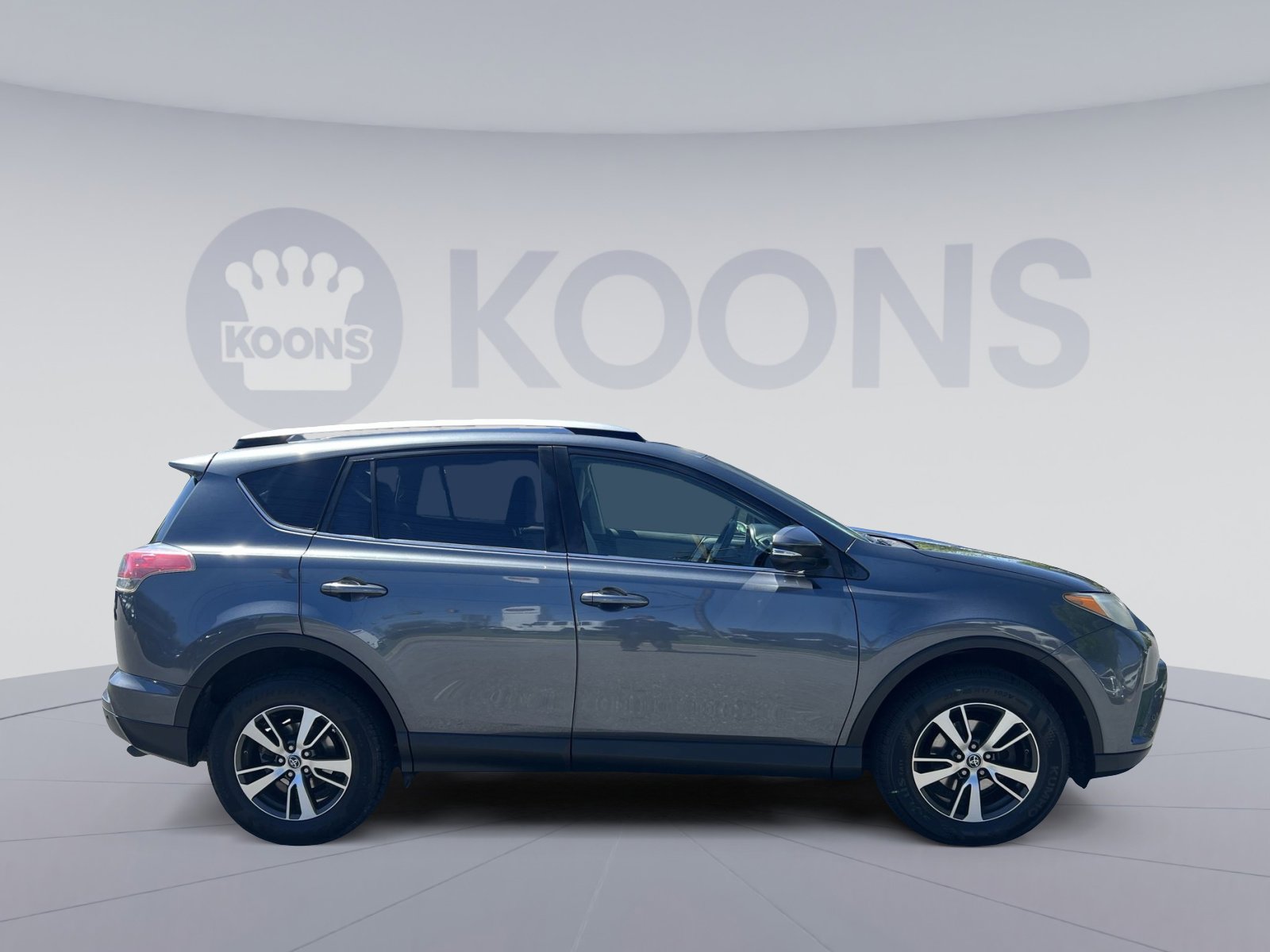 Used 2017 Toyota RAV4 XLE AWD/4WD image 17