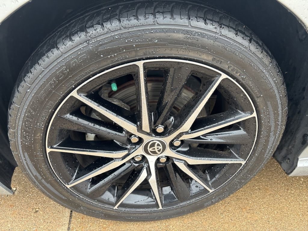 Used 2022 Toyota Camry SE image 10