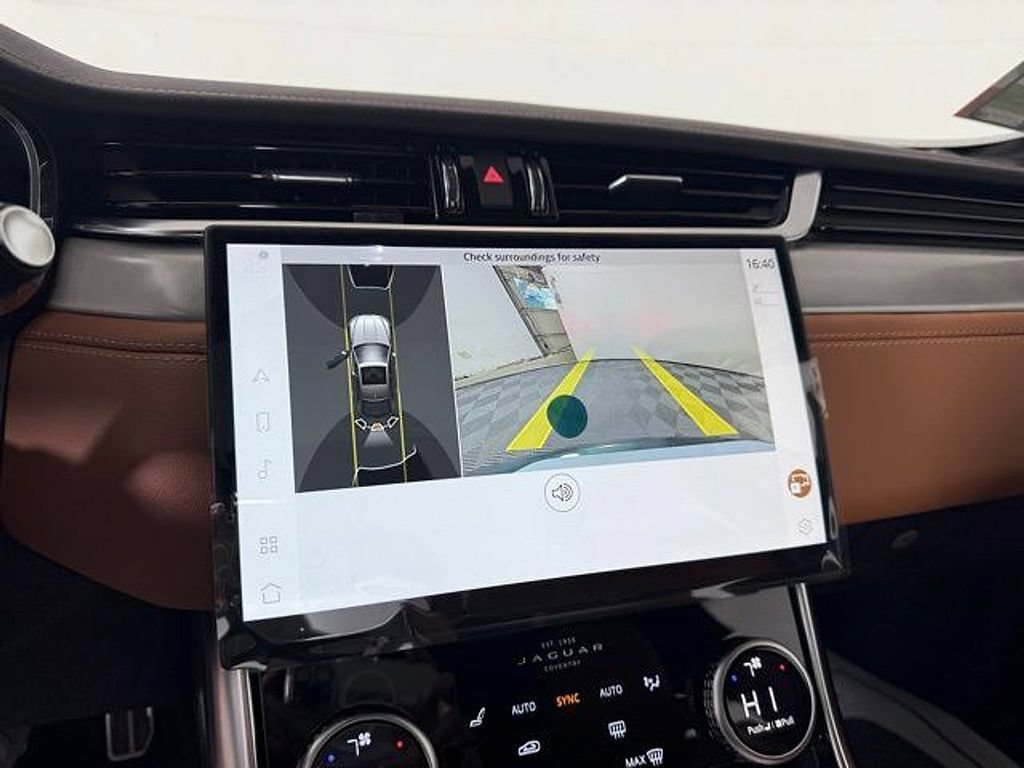 New 2024 Jaguar XF R-Dynamic SE AWD/4WD image 32