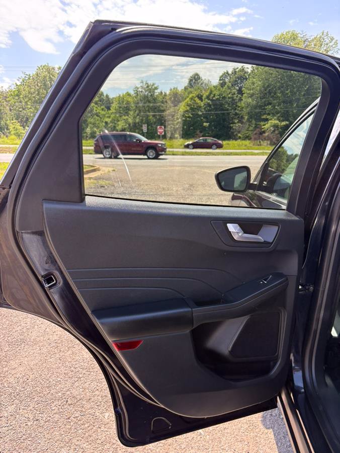 Used 2021 Ford Escape SE w/ SE Sport Appearance Package AWD/4WD image 14