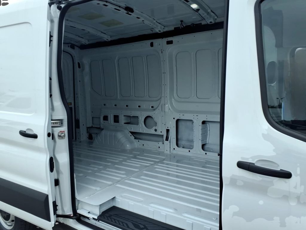 New 2026 Ford Transit 250 148 Medium Roof RWD image 9