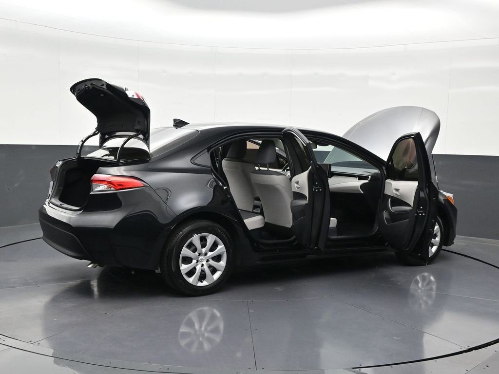 Used 2025 Toyota Corolla LE image 30