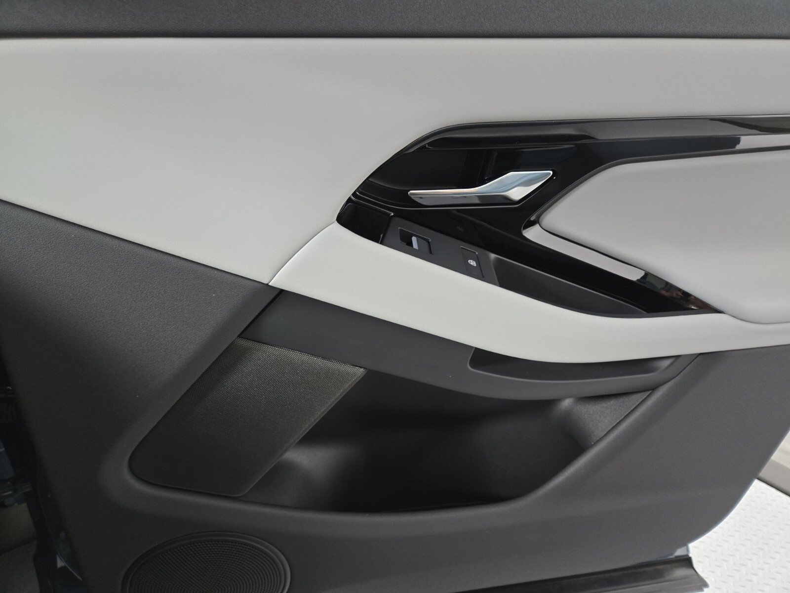 New 2026 Land Rover Range Rover Evoque Dynamic SE image 18