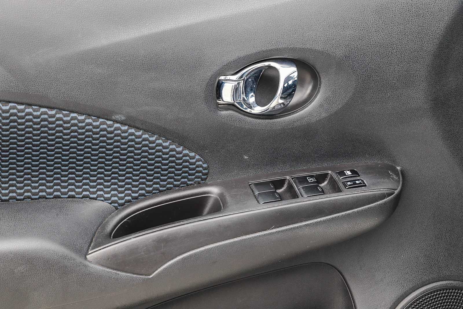 Used 2015 Nissan Versa Note SV FWD image 19