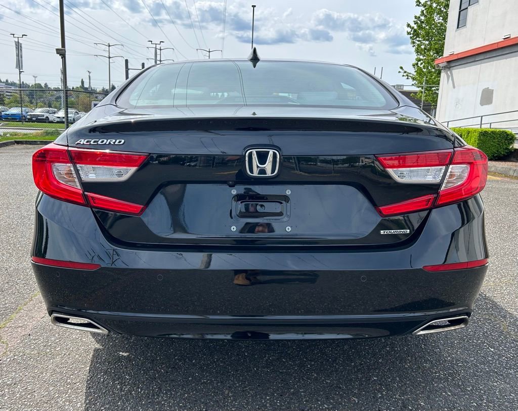 Used 2018 Honda Accord Touring image 6