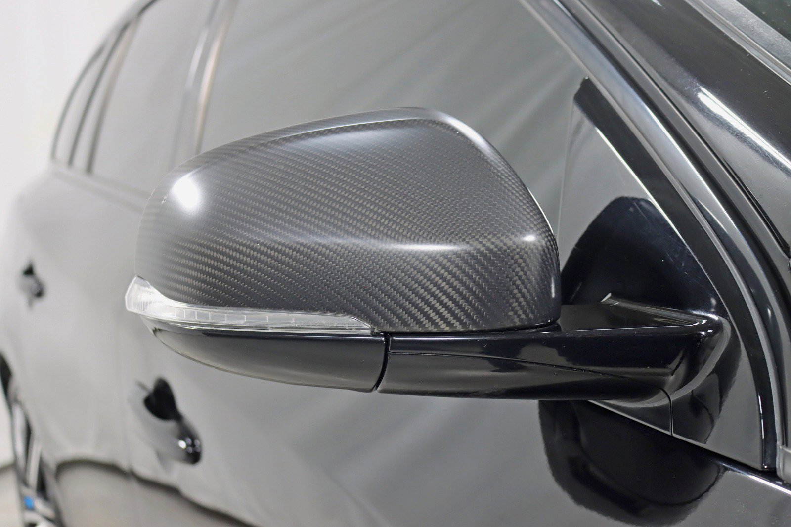 Used 2018 Volvo V60 T6 Polestar image 9