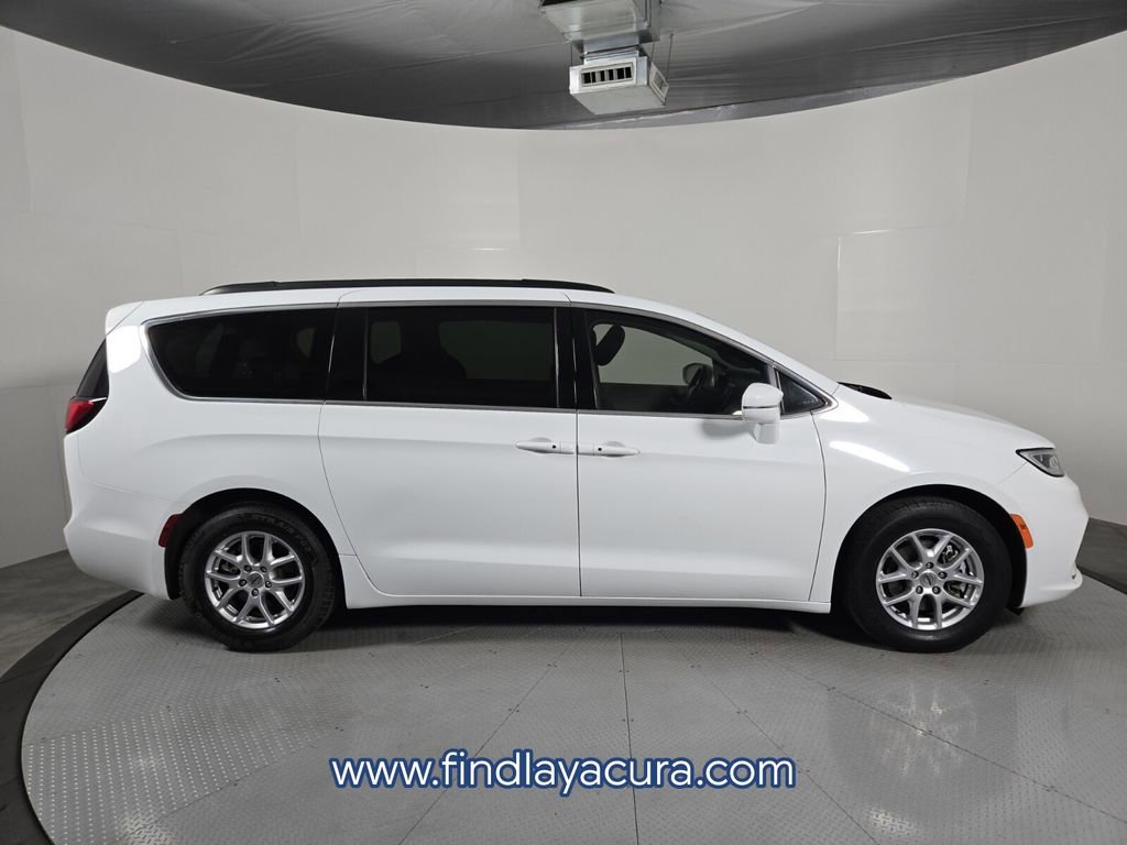 Used 2022 Chrysler Pacifica Touring-L image 8