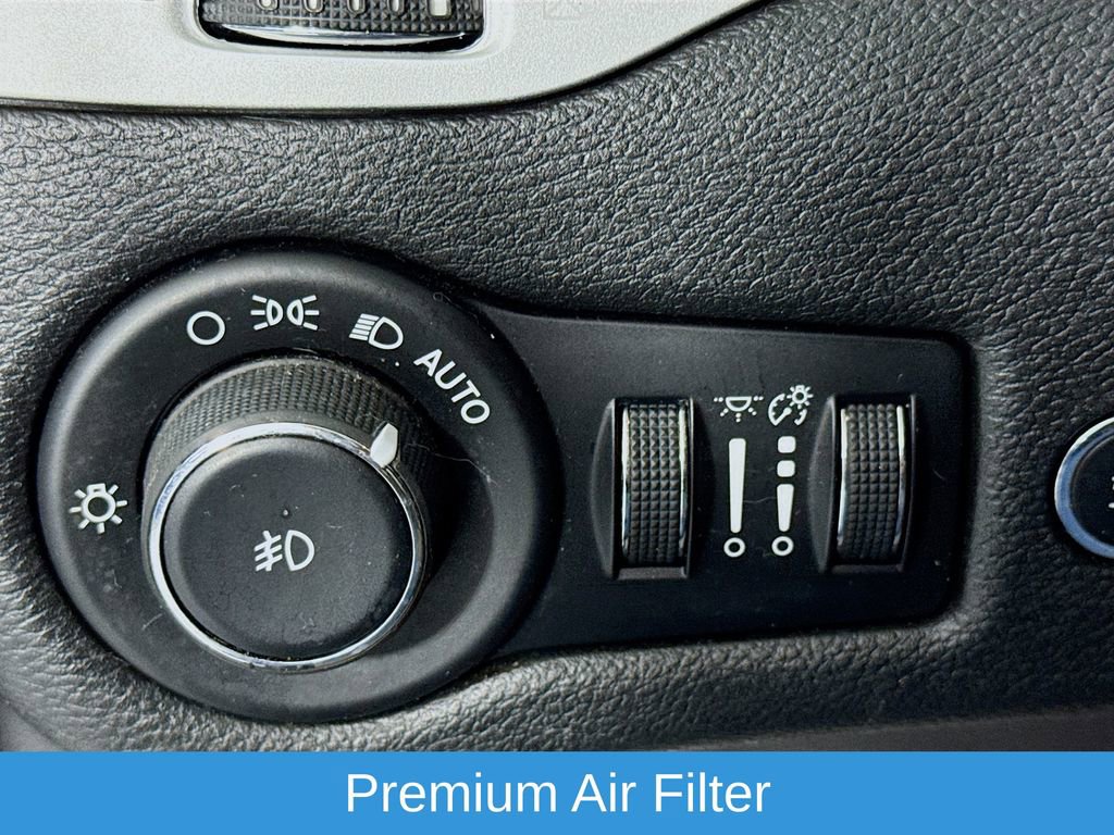 Used 2017 Jeep Cherokee Latitude w/ Comfort/Convenience Group image 12