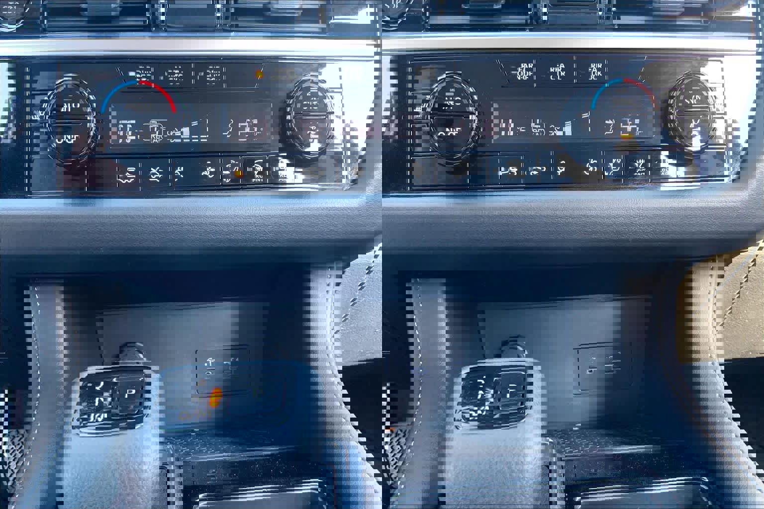 Used 2025 Nissan Pathfinder SV image 34