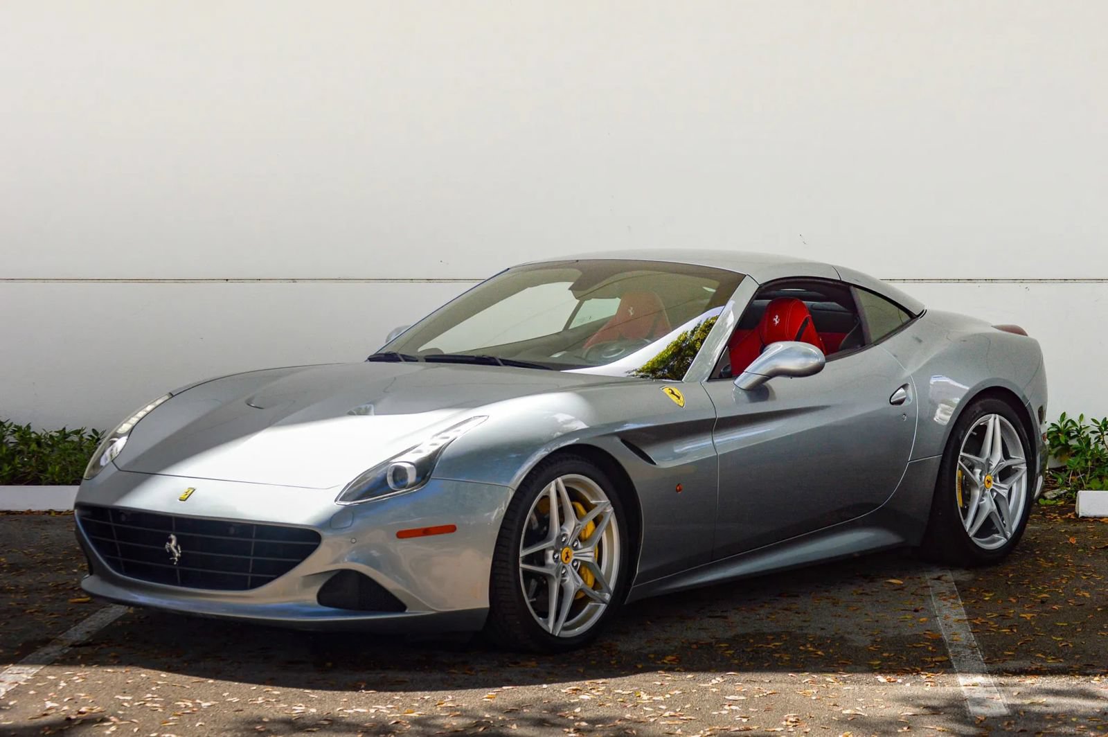 Used 2015 Ferrari California T RWD image 6