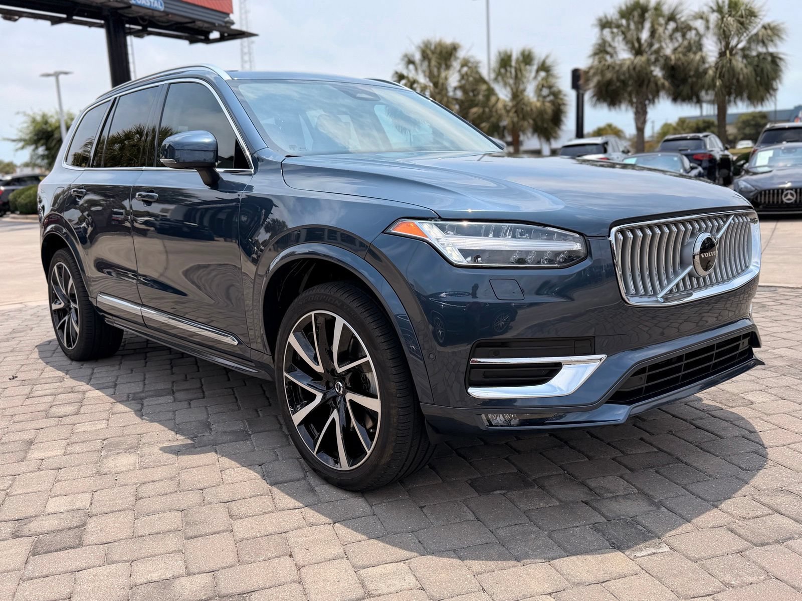 Used 2023 Volvo XC90 B5 Plus w/ Protection Package Premier AWD/4WD image 7