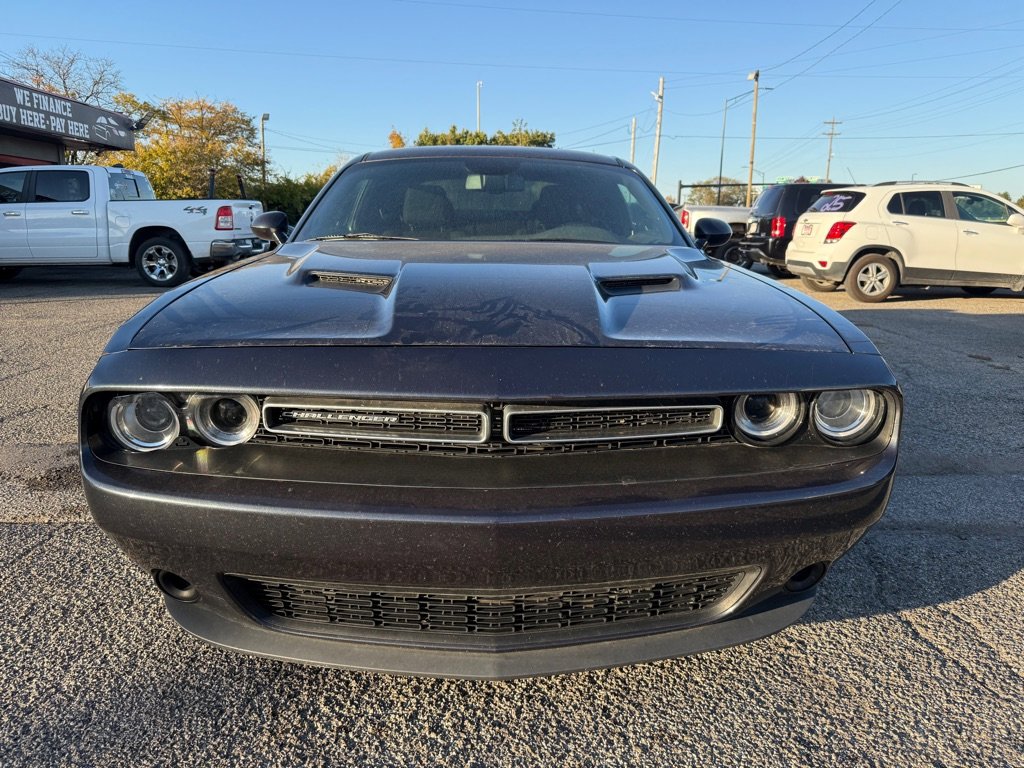 Used 2017 Dodge Challenger SXT image 3