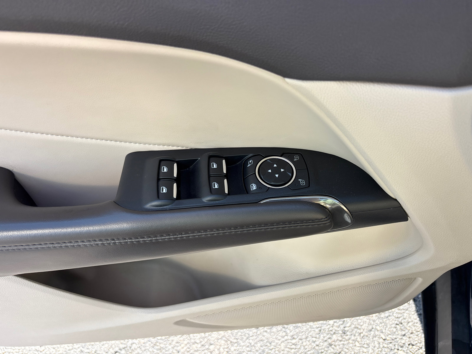 Used 2017 Lincoln MKC Select w/ Select Plus Package FWD image 13