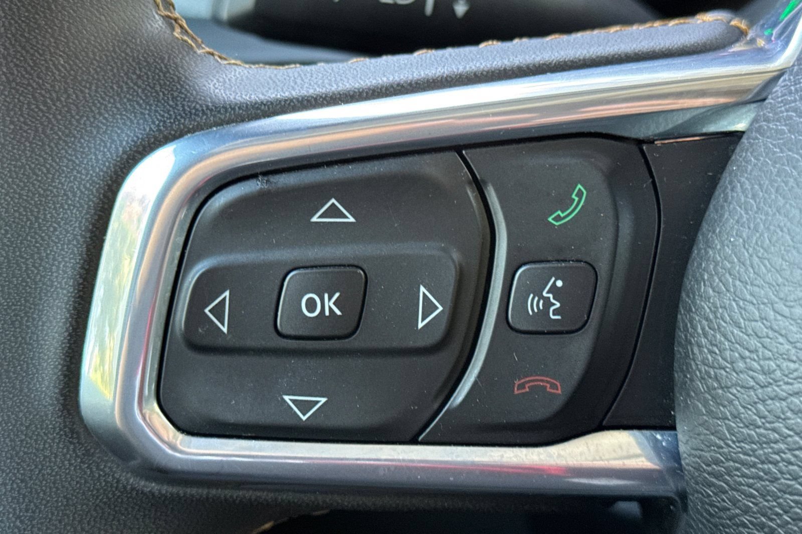 Used 2024 Jeep Wrangler Unlimited Sahara AWD/4WD image 26