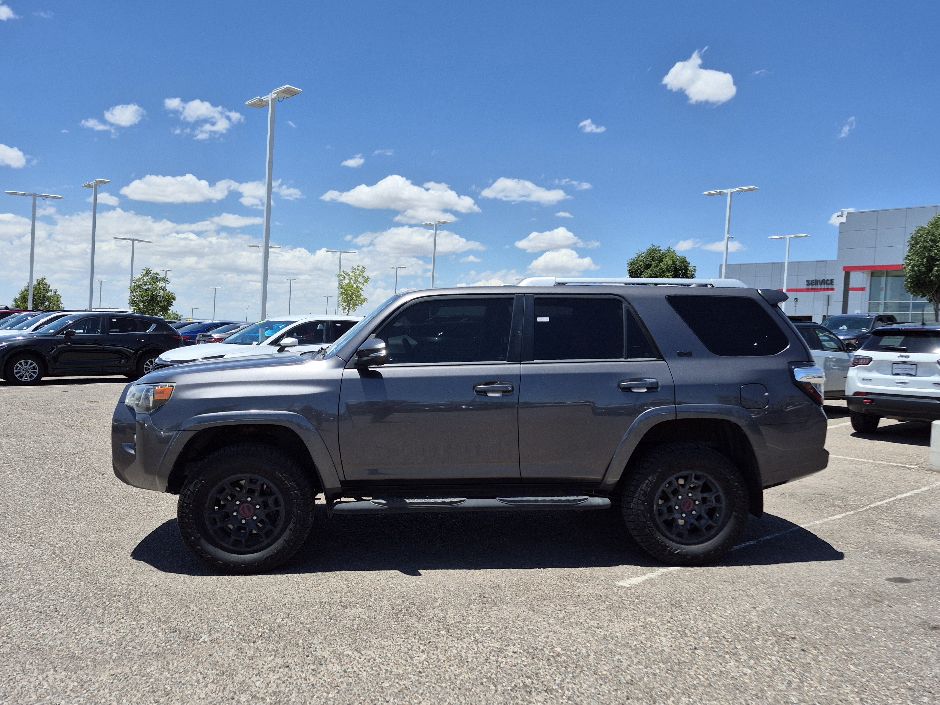 Used 2018 Toyota 4Runner SR5 Premium AWD/4WD image 2
