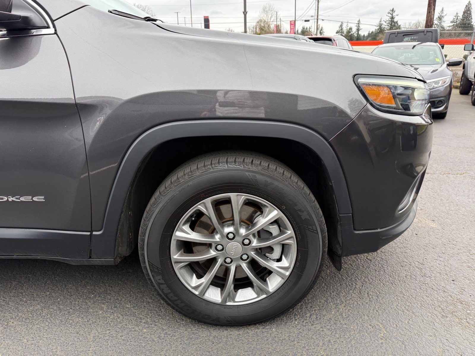 Used 2019 Jeep Cherokee Latitude Plus image 10