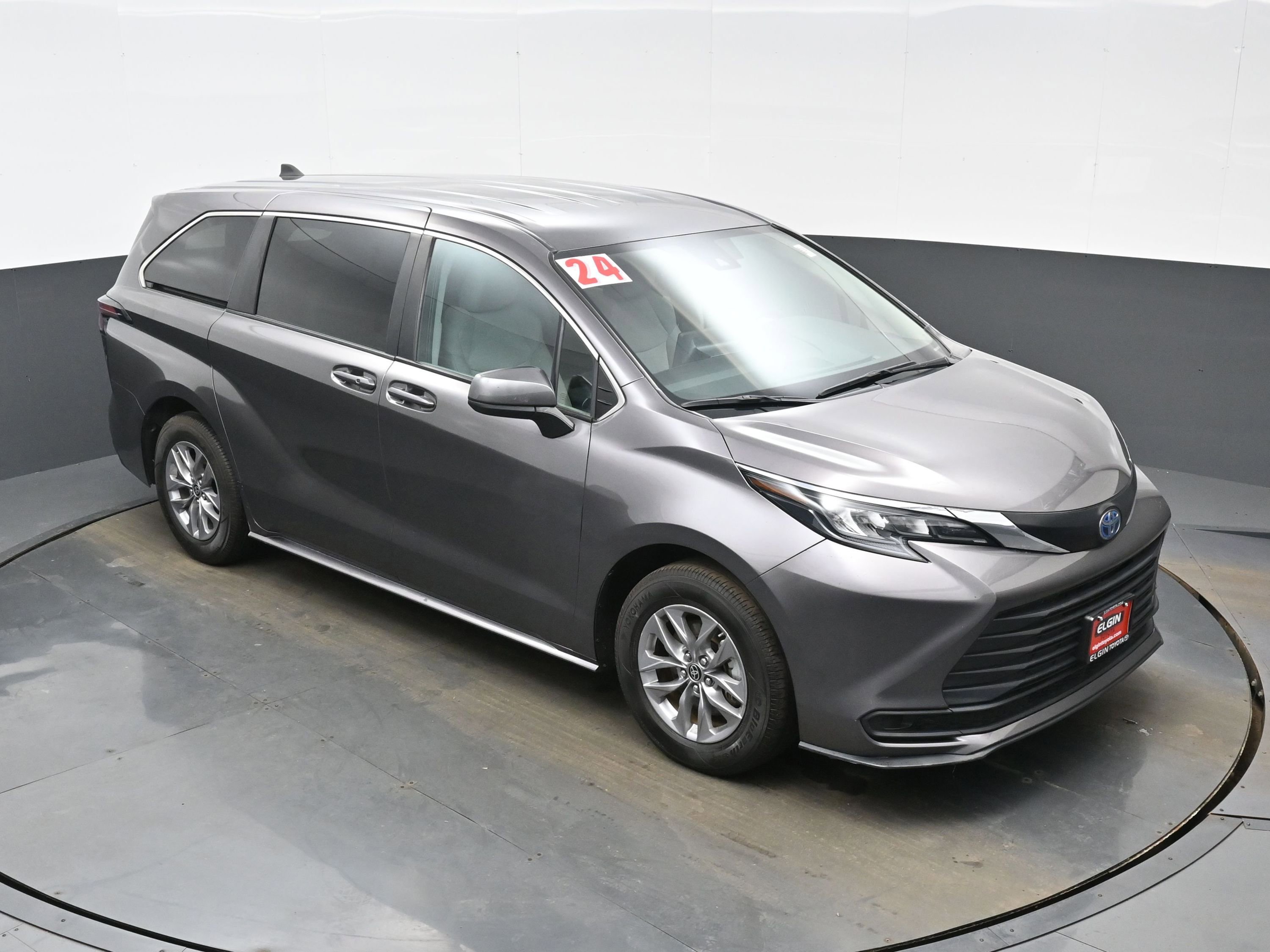 Used 2024 Toyota Sienna LE image 35