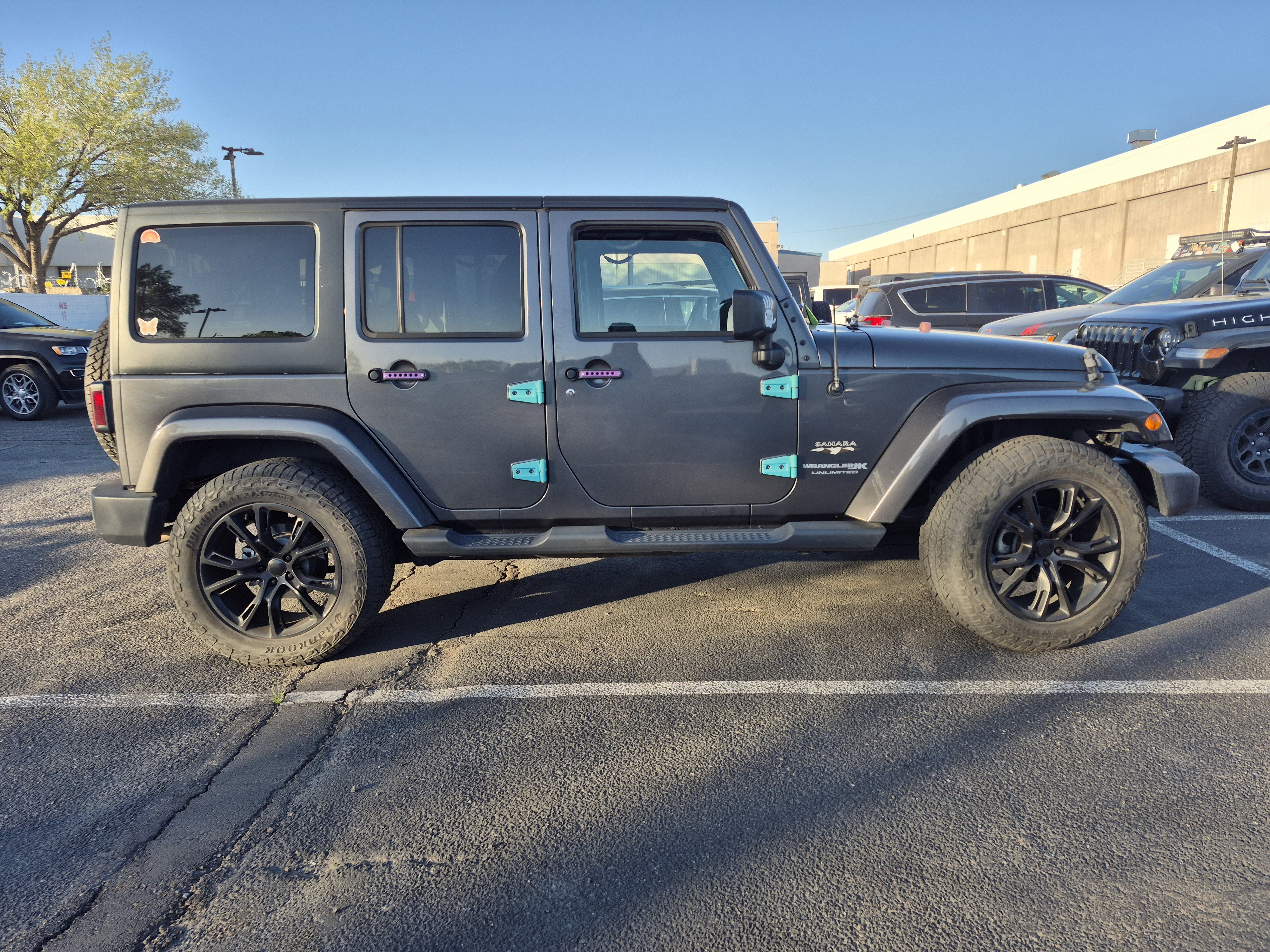 Used 2018 Jeep Wrangler Unlimited Sahara w/ Connectivity Group image 7