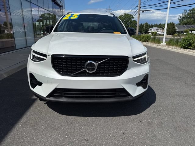 Certified 2025 Volvo XC40 B5 Plus AWD/4WD image 7