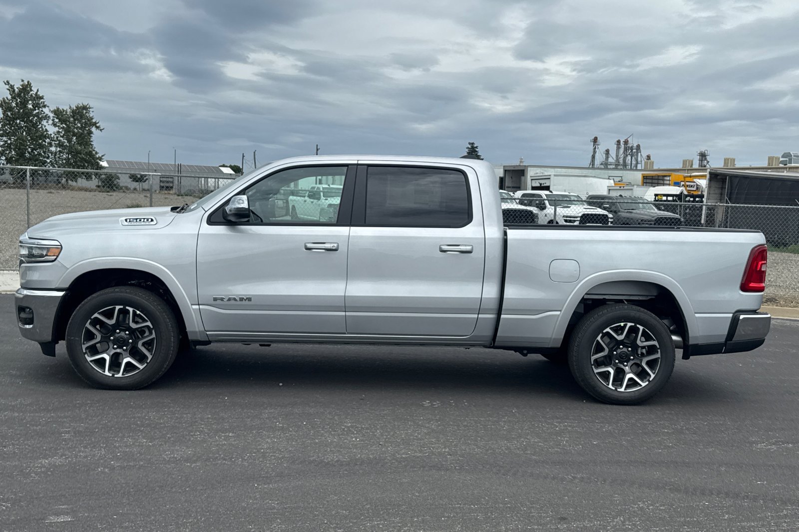 New 2026 RAM 1500 Laramie AWD/4WD image 6