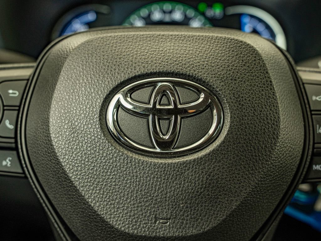 Used 2025 Toyota RAV4 LE AWD/4WD image 20