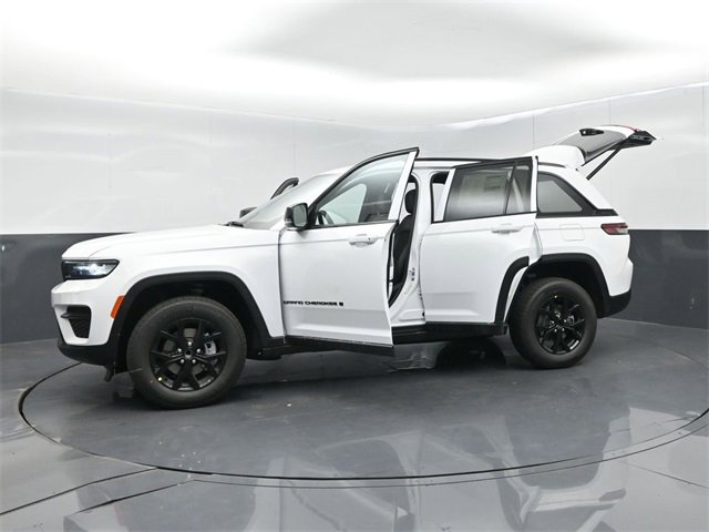 New 2025 Jeep Grand Cherokee Altitude image 57