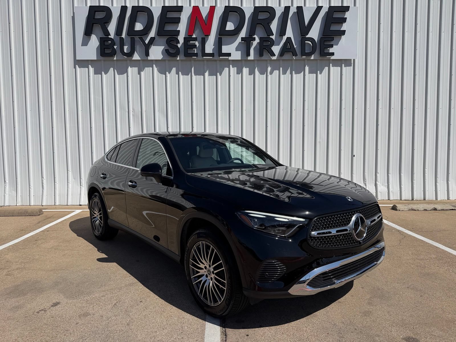Used 2025 Mercedes-Benz GLC 300 4MATIC image 10