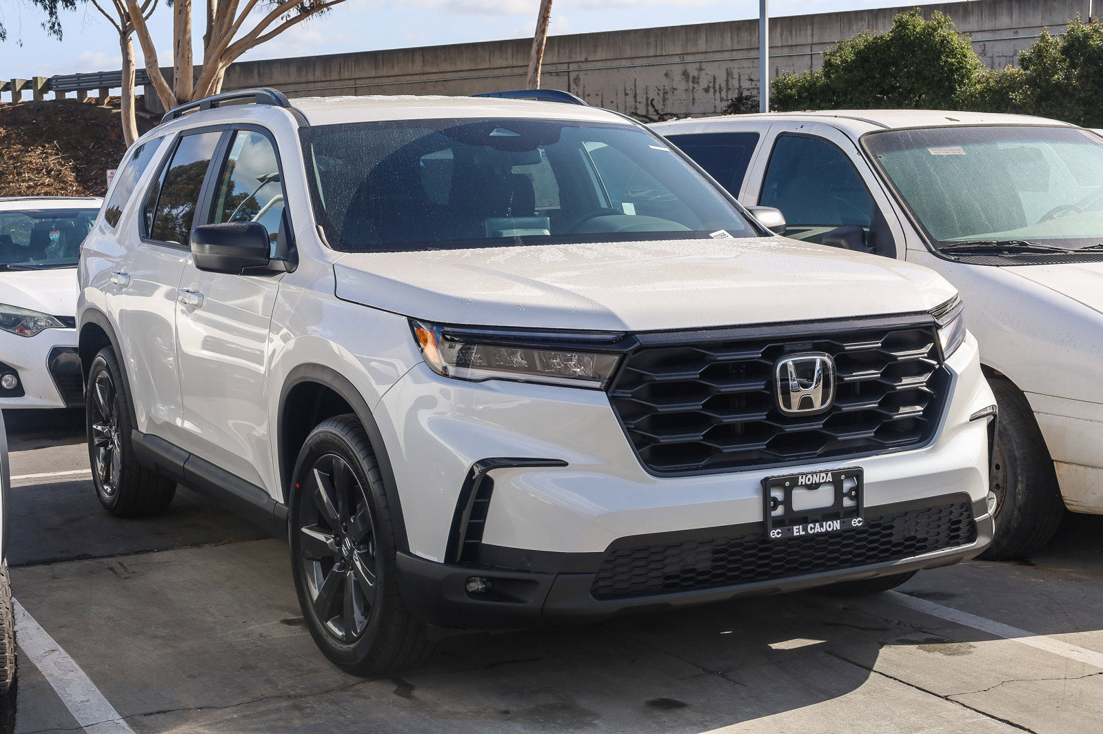 New 2025 Honda Pilot Sport image 2