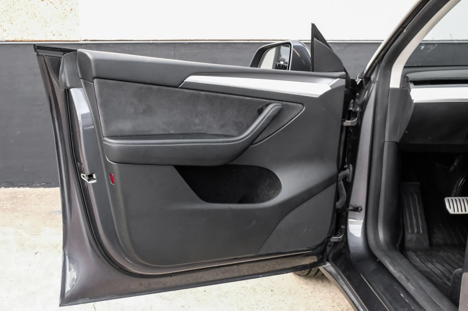 Used 2023 Tesla Model Y Long Range AWD/4WD image 43