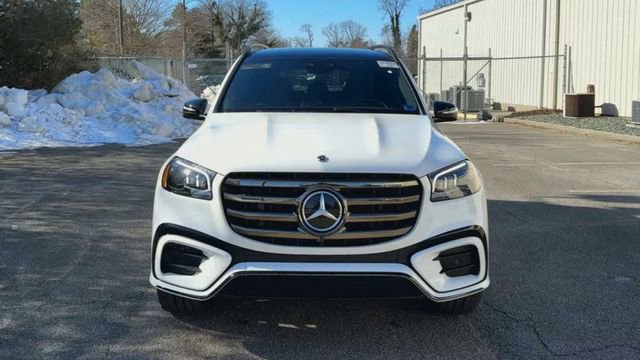 Used 2025 Mercedes-Benz GLS 580 4MATIC image 5