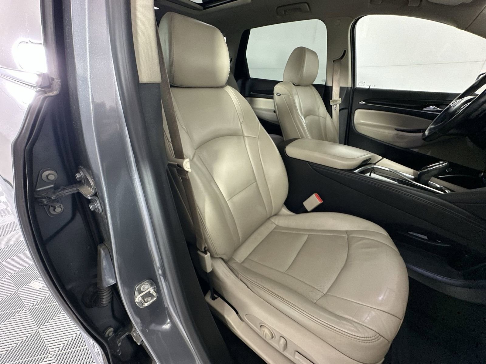 Used 2018 Buick Enclave Premium w/ Experience Buick Package AWD/4WD image 27