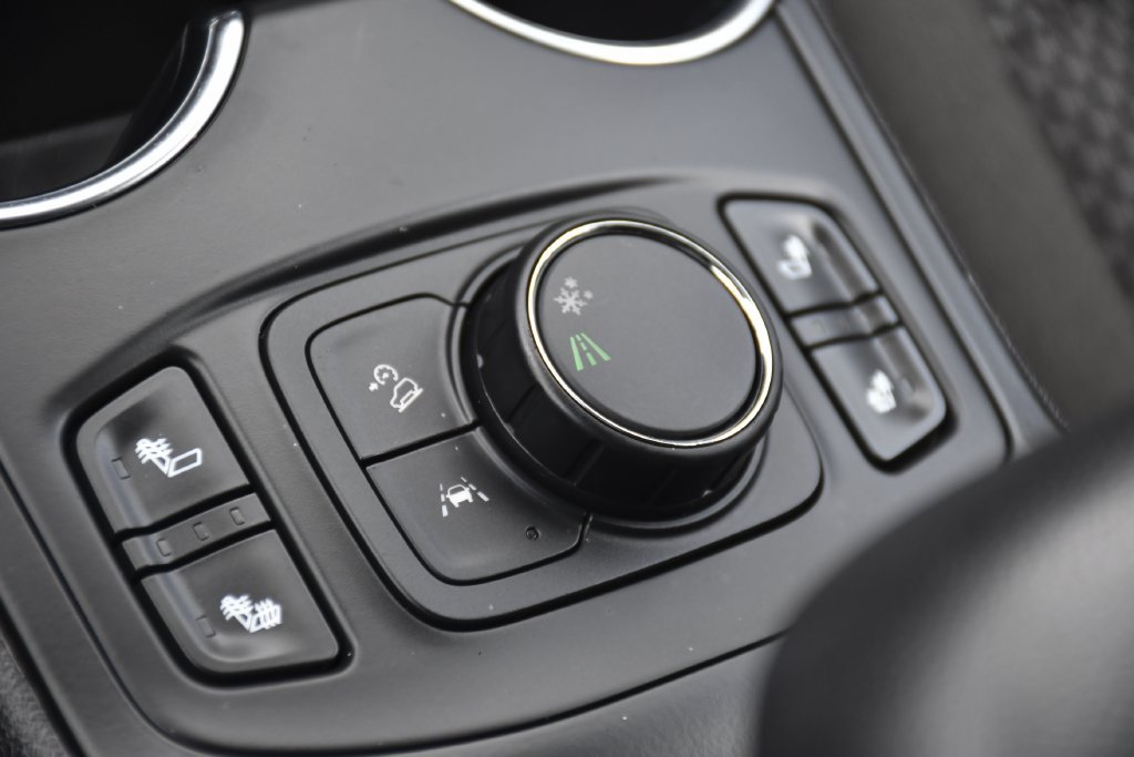 Used 2024 GMC Terrain SLE w/ Driver Convenience Package FWD image 13