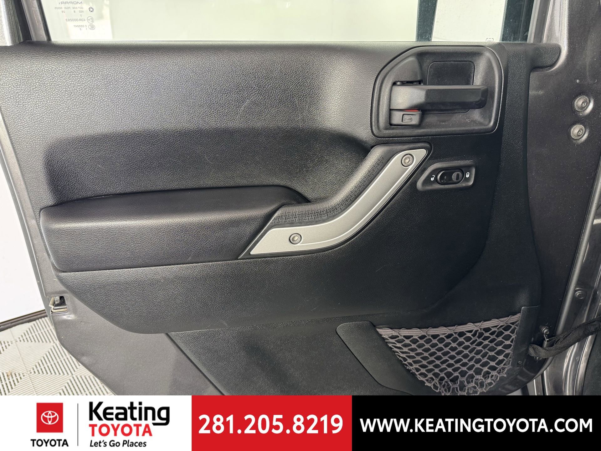 Used 2018 Jeep Wrangler Unlimited Sahara w/ Connectivity Group AWD/4WD image 11