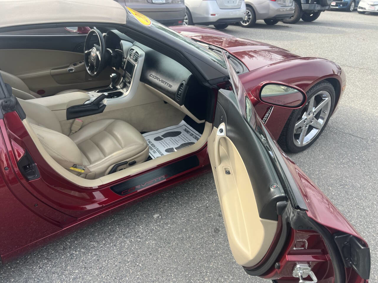 Used 2005 Chevrolet Corvette Convertible w/ Preferred Equipment Group RWD image 9