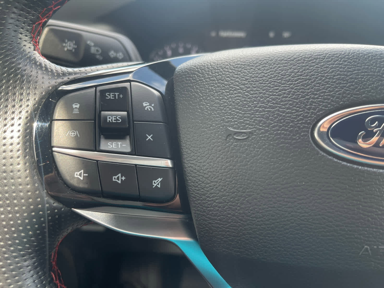 Used 2022 Ford Explorer ST-Line image 25