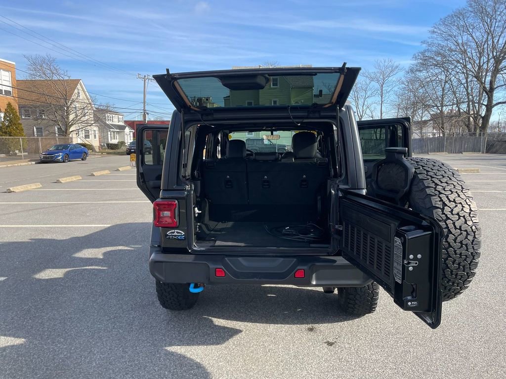 Used 2023 Jeep Wrangler Unlimited Rubicon 4xe w/ Cold Weather Group AWD/4WD image 25