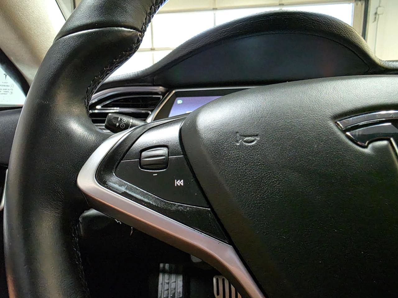 Used 2013 Tesla Model S Performance RWD image 30