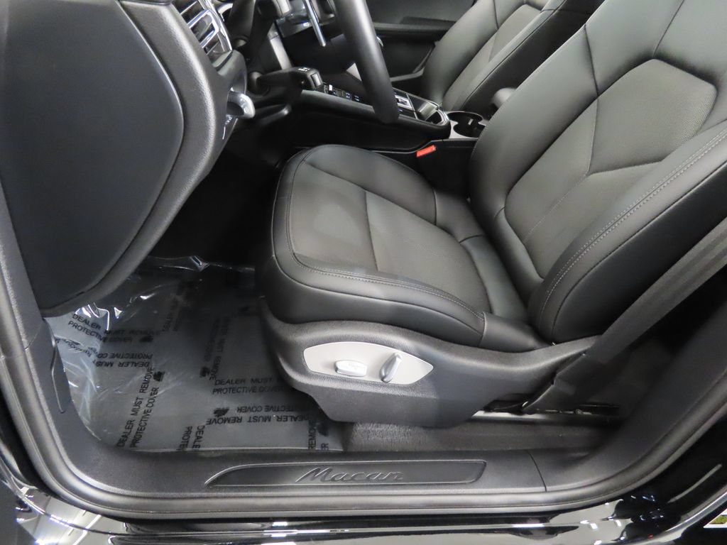 Certified 2026 Porsche Macan AWD/4WD image 39