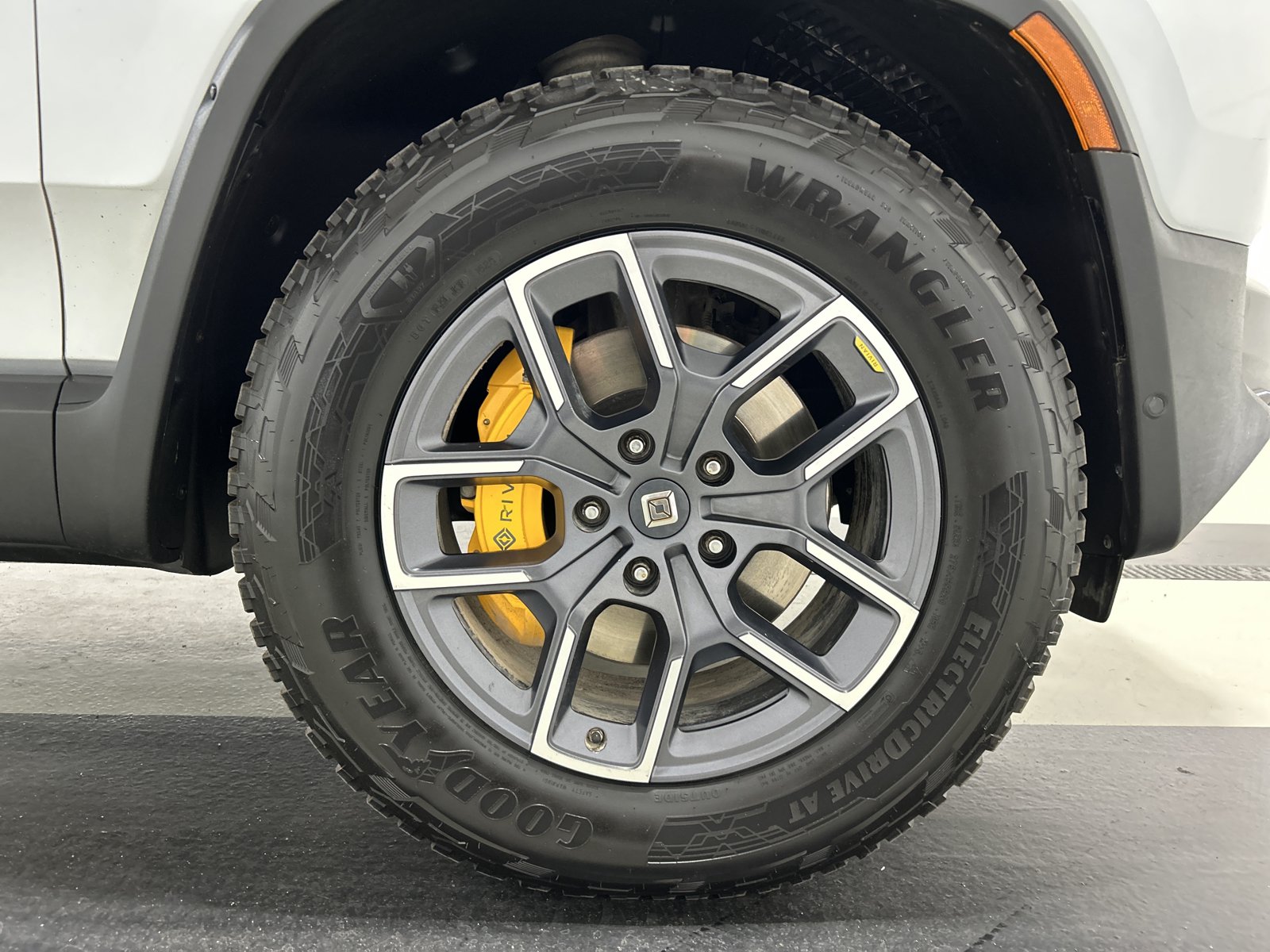 Used 2022 Rivian R1T Adventure AWD/4WD image 11
