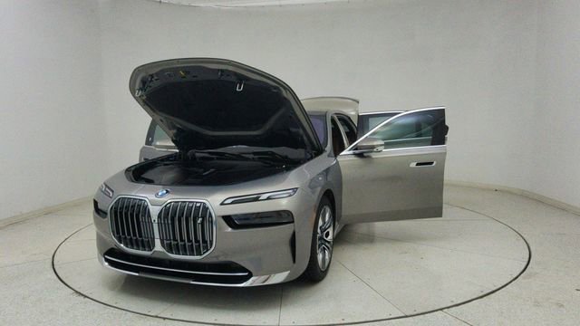 Used 2023 BMW i7 xDrive60 image 73