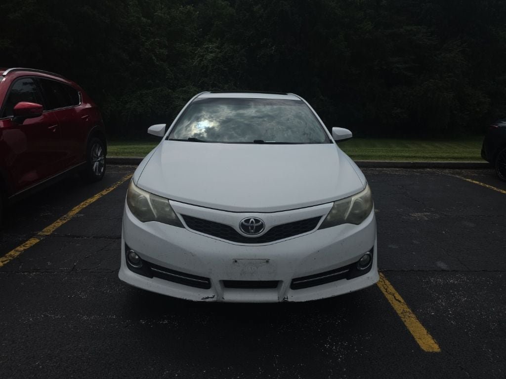 Used 2014 Toyota Camry SE FWD image 2