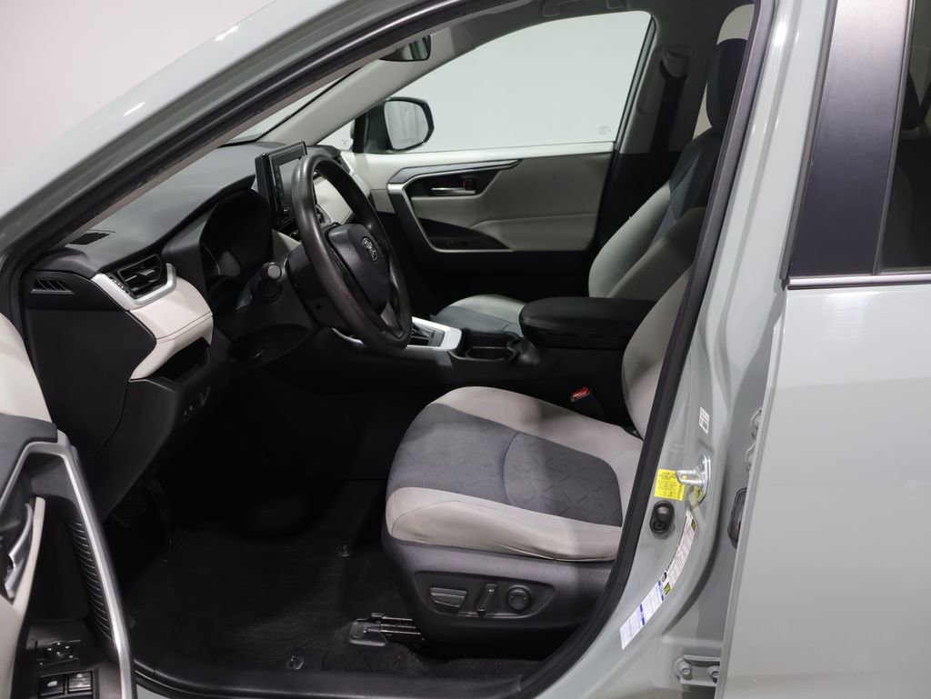 Used 2021 Toyota RAV4 XLE w/ Carpet Mat Package (TMS) AWD/4WD image 9